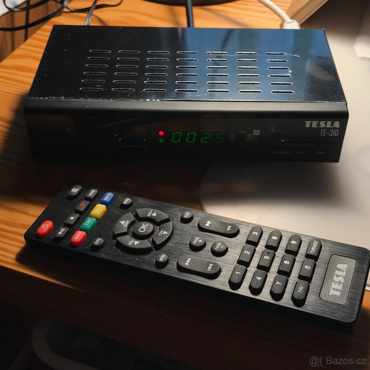 Samsung TV UE22C4000 • Sharp TV • Tesla set top box - 4