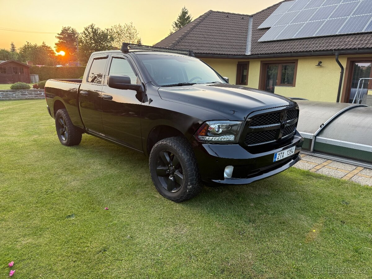 Dodge Ram 1500 - 6míst