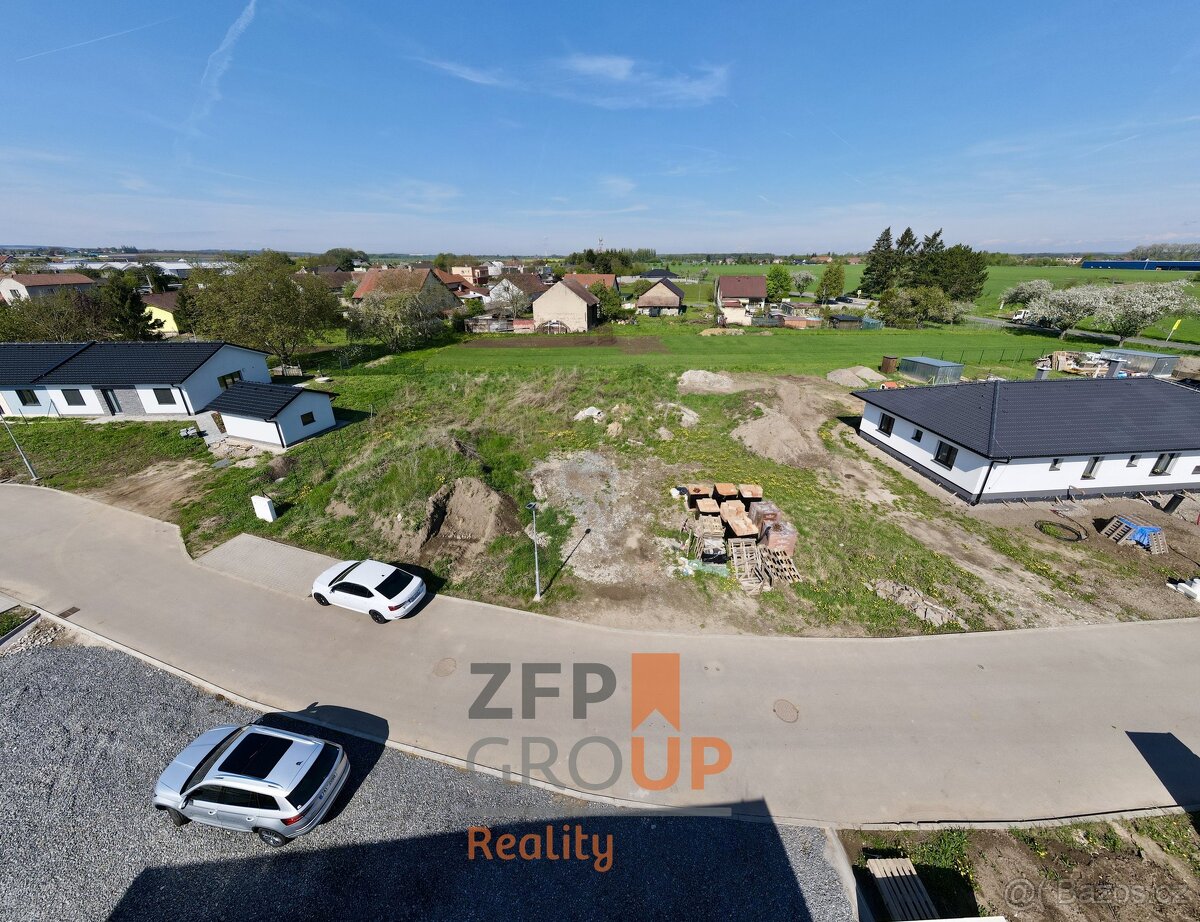 Prodej pozemku pro bydlení o rozloze 906 m² - Dubany - 4