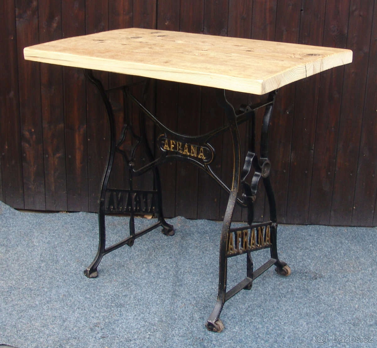 Stolek ze starožitného šicího stroje Afrana - 4