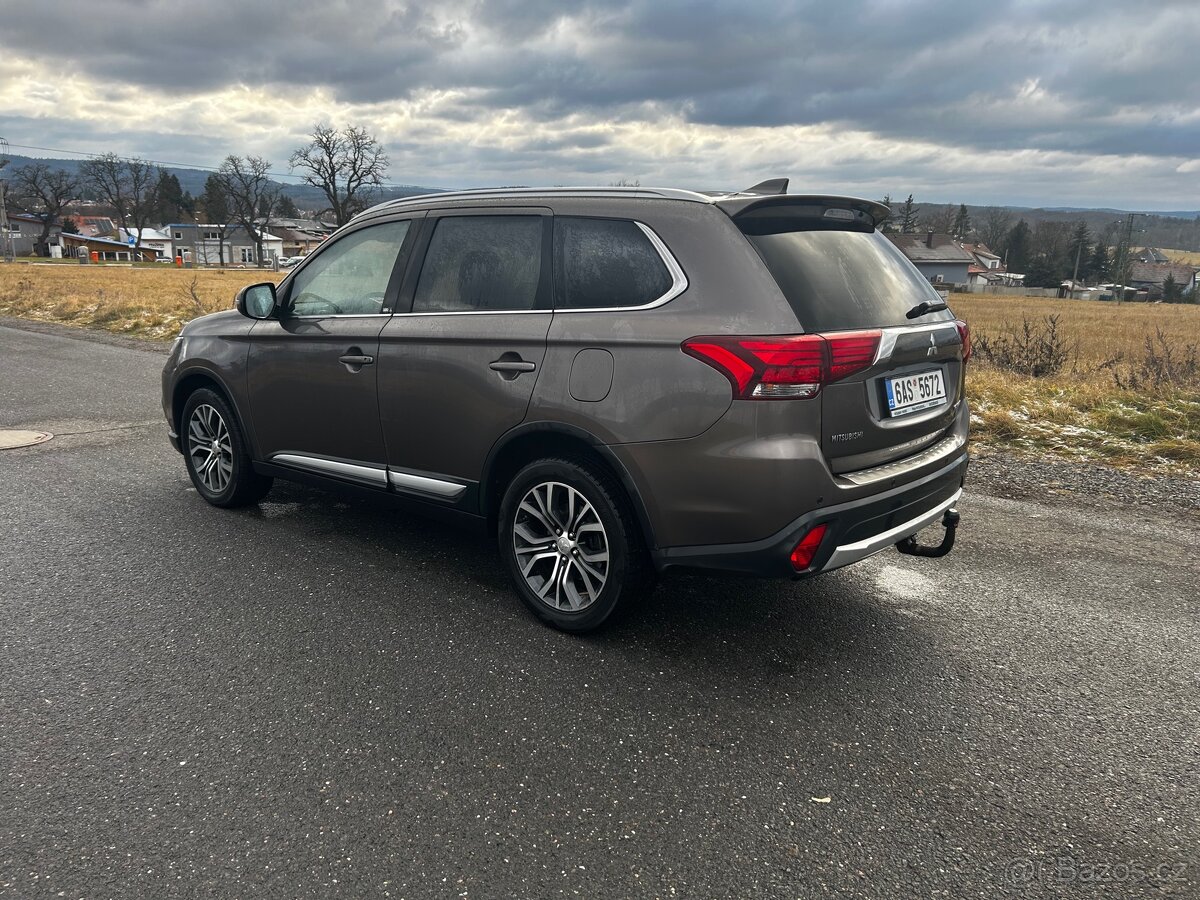 Mitsubishi Outlander 4x4 automat 1.majitel - 4