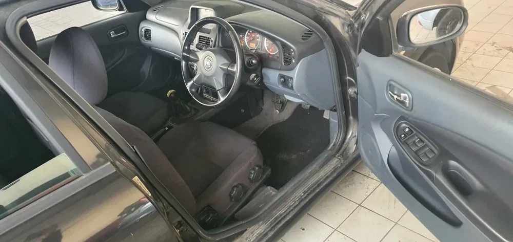 Nissan Almera Angličan - 4