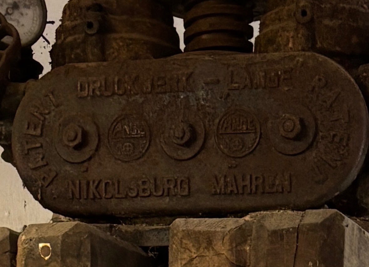 Historický lis na víno - 4