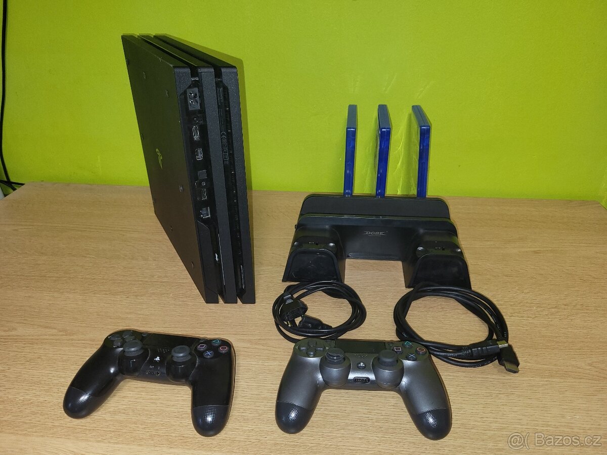 PS4 PRO 1TB příslušenství + vyčištěný - 4