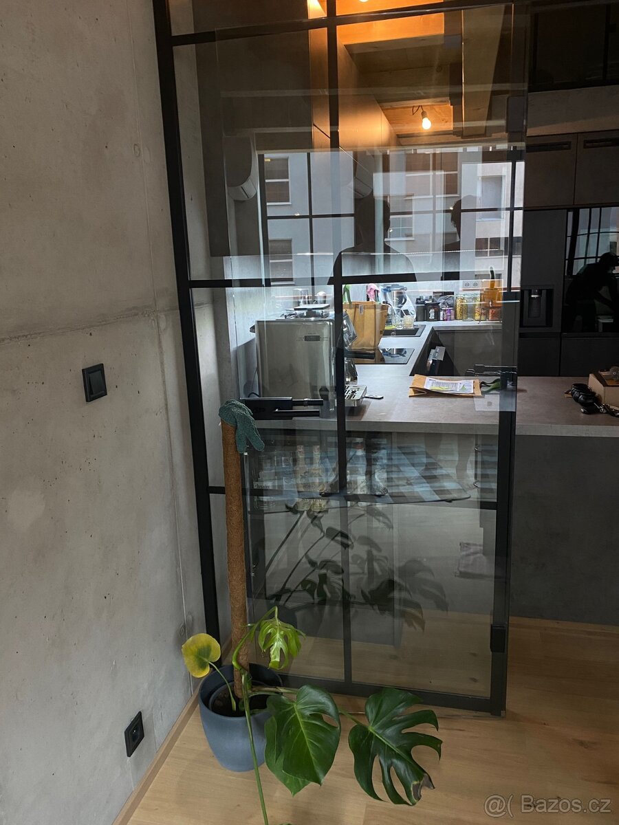 Skleněná dělící stěna - nová na Praha 9 - 4
