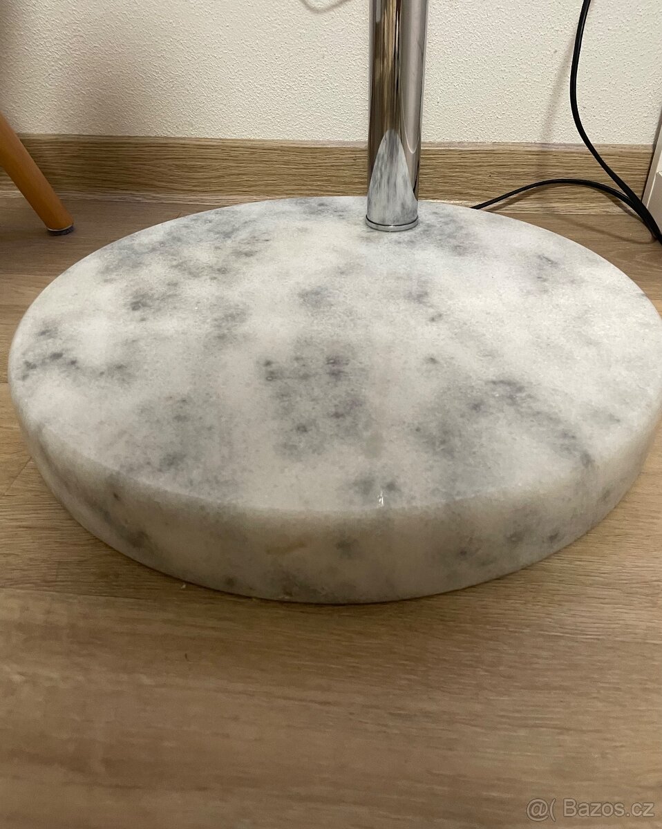 Velká stojací lampa + 4 ks židle - 4