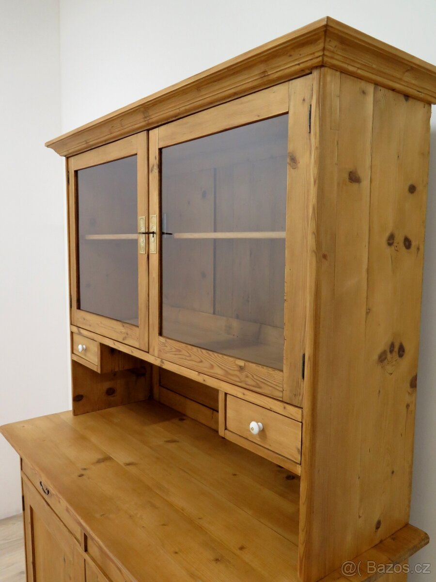 Krásná stylová kredenc ze smrkového masivu - 4