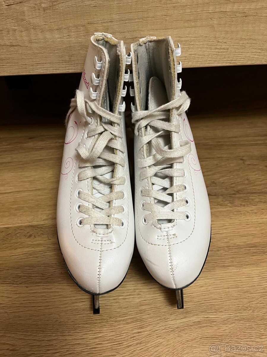 Prodám dívčí brusle Crowned, EU 33 - 4