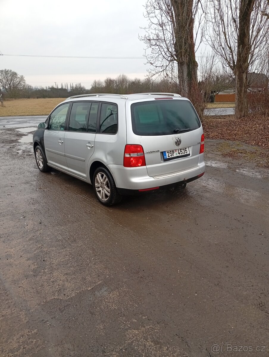 Touran 1.6 FSI 85kw - 4