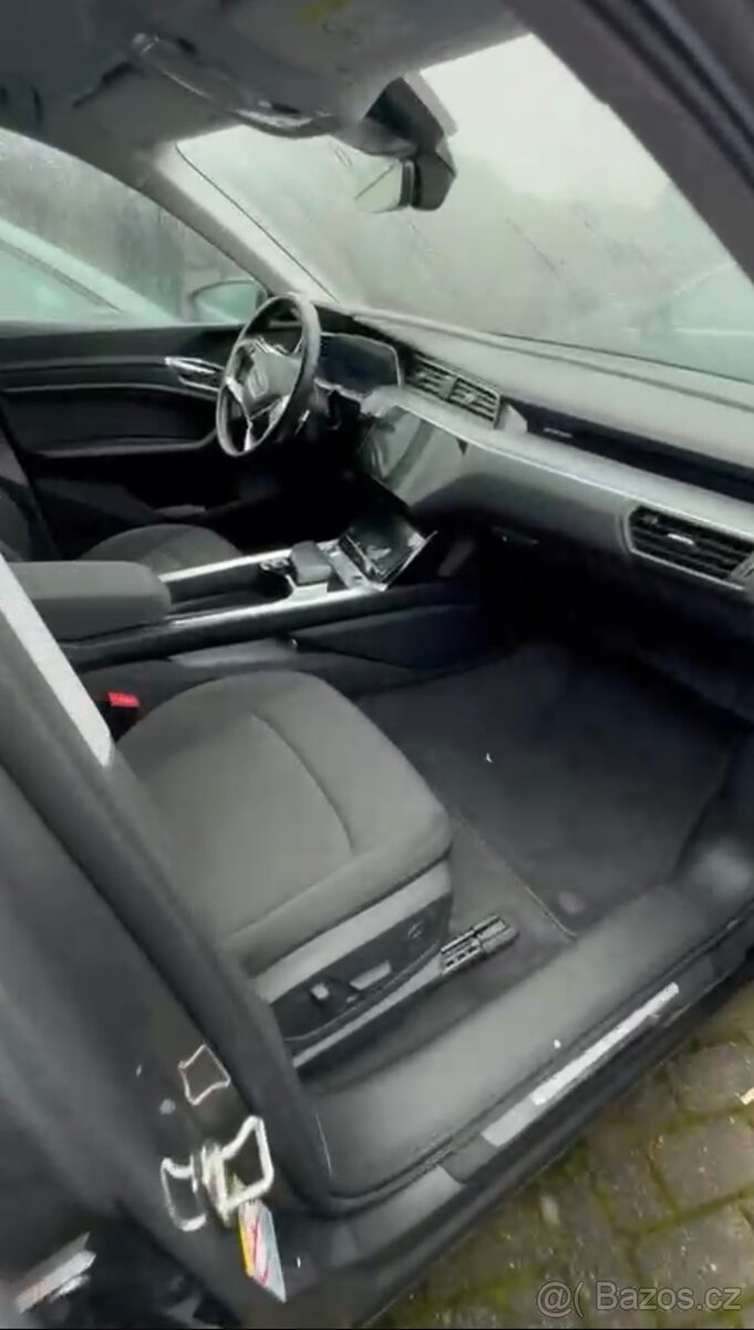 Audi e-tron (Q8 etron) 230kW - 4