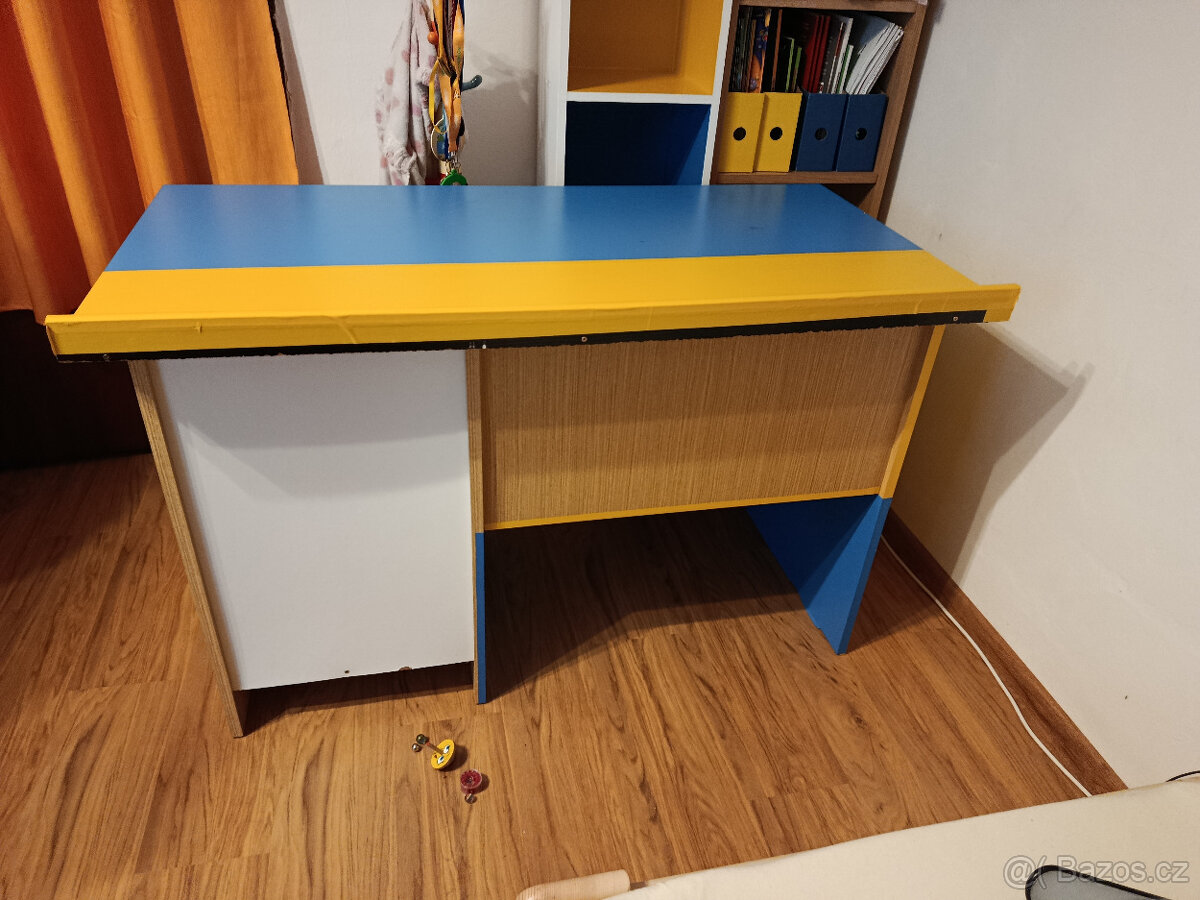 Pracovní stůl - 4