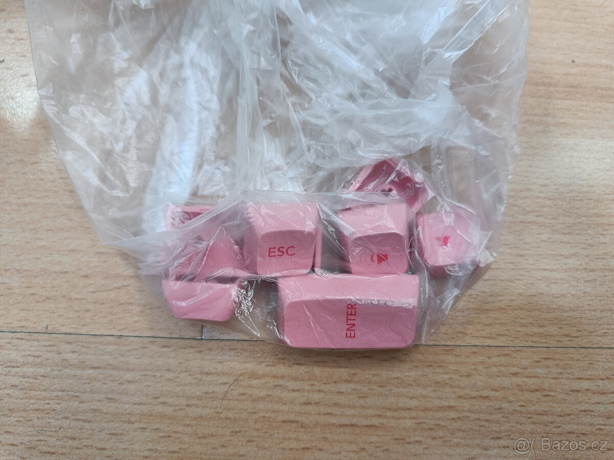 vymenim ruzne keycaps a switches nebo prodam, i samotny 1 ks - 4