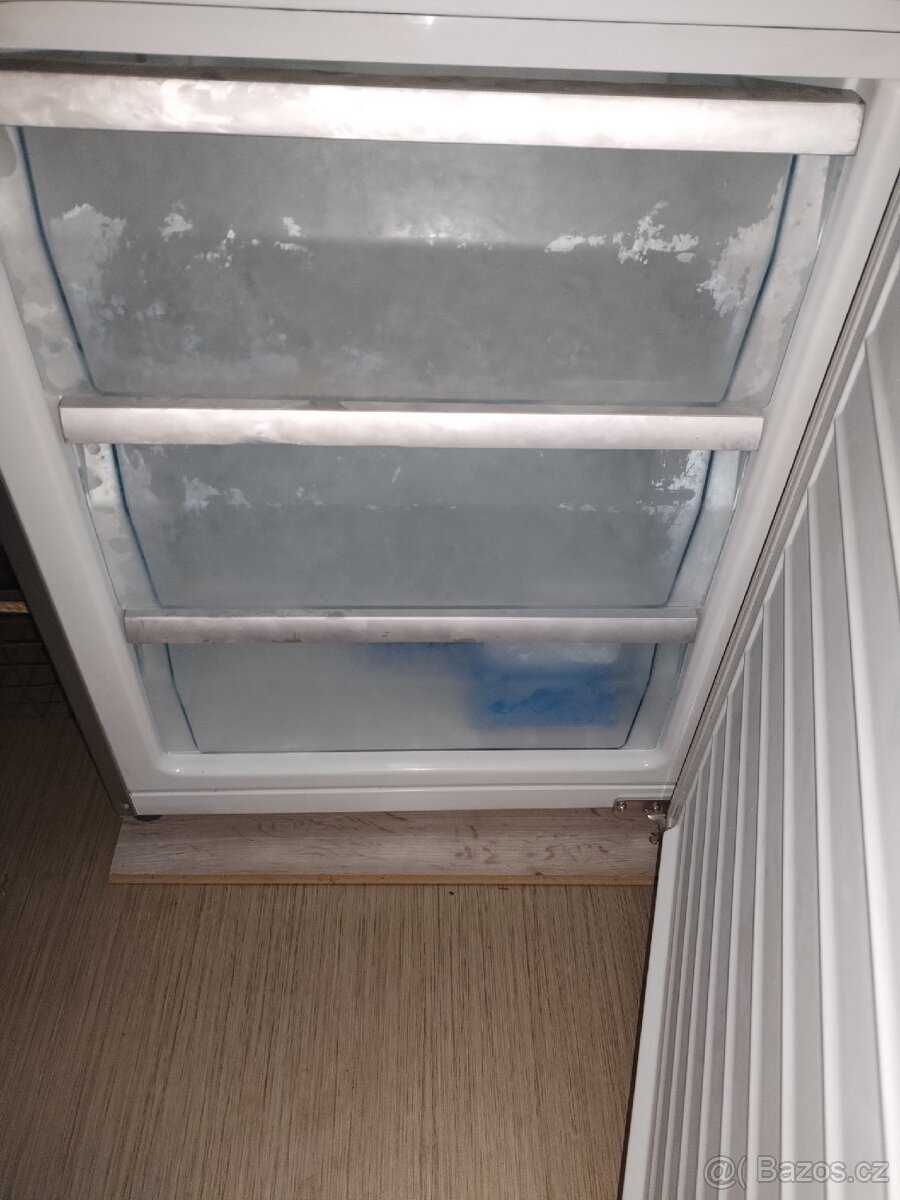 Lednice s mrazákem Panasonic - 4