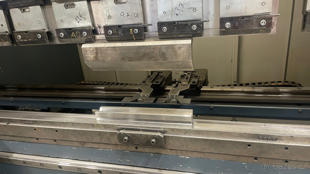 Ohraňovací lis Durma AD-S 30220 - 4