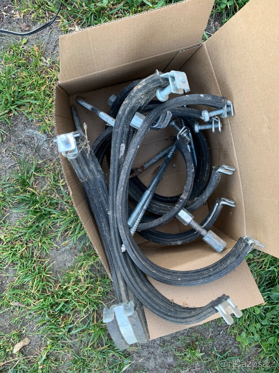 Úklid garáže: gril, nářadí, krmítko, houpačka pro slepice - 4