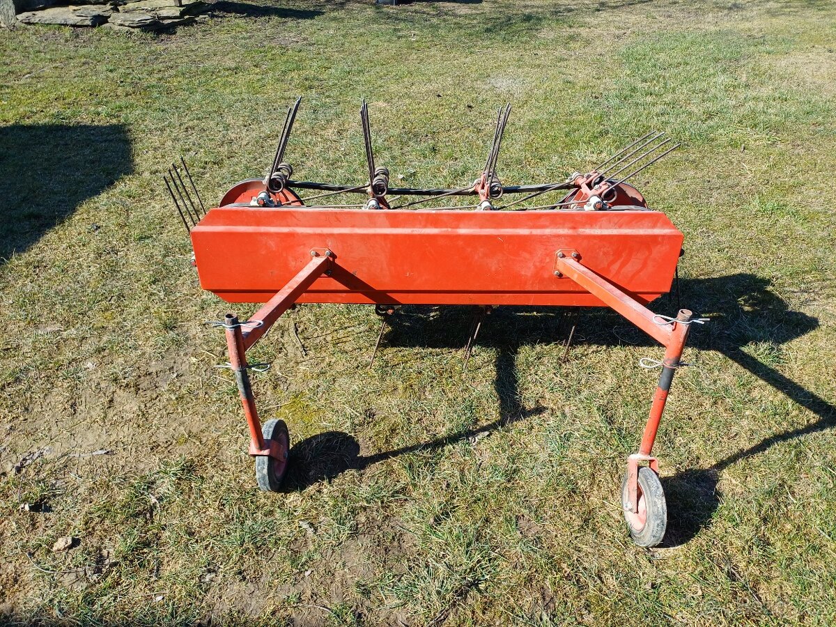 Obraceč sena VARI - 4