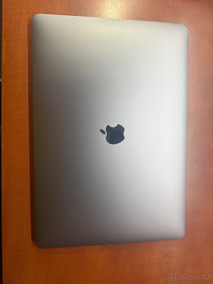 MacBook Pro 15" (2016) – i7 / 16 GB RAM / Retina displej - 4