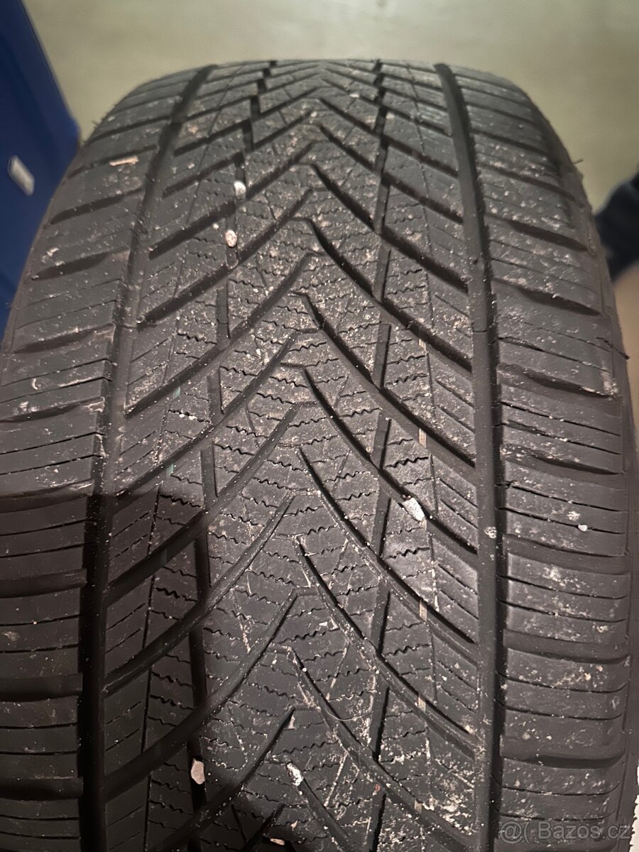 235/45ZR18 - 4