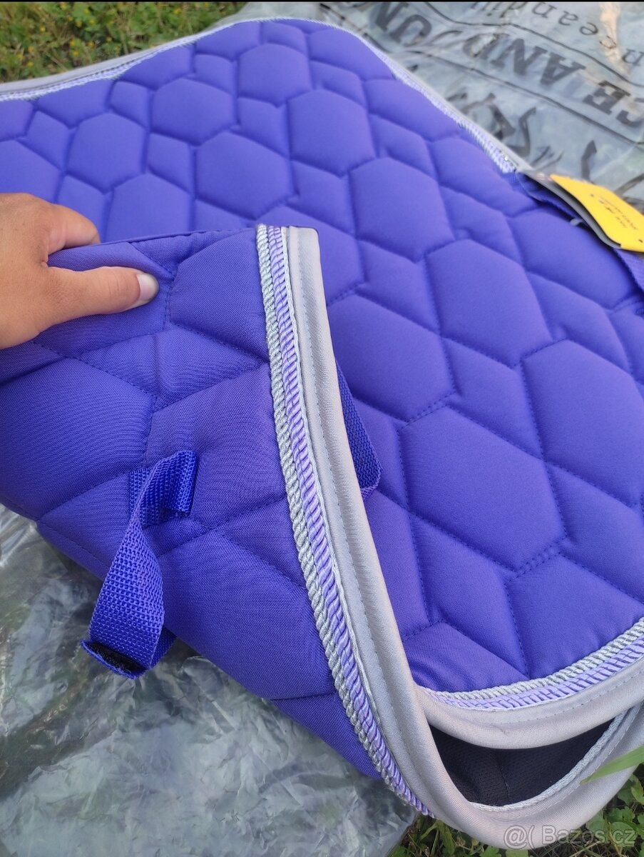 Fialová skoková dečka s kamínky na lemu - 4