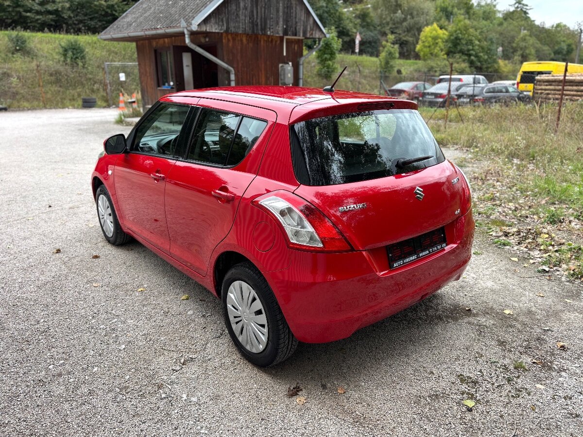 Suzuki Swift, 1.2 69 kW 4x4 64000 km PLNÝ SERVIS PĚKNÉ - 4