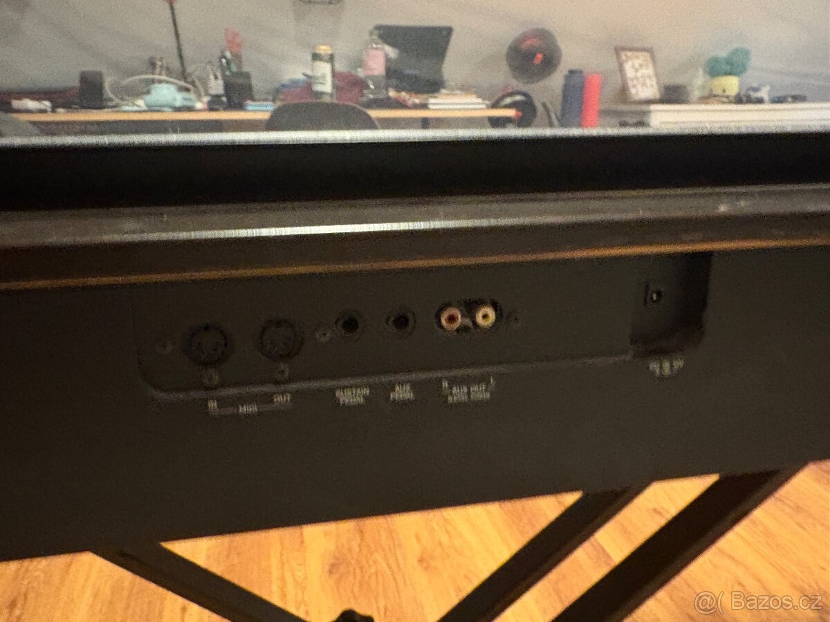 Yamaha P-140 Piano Keyboard - 4