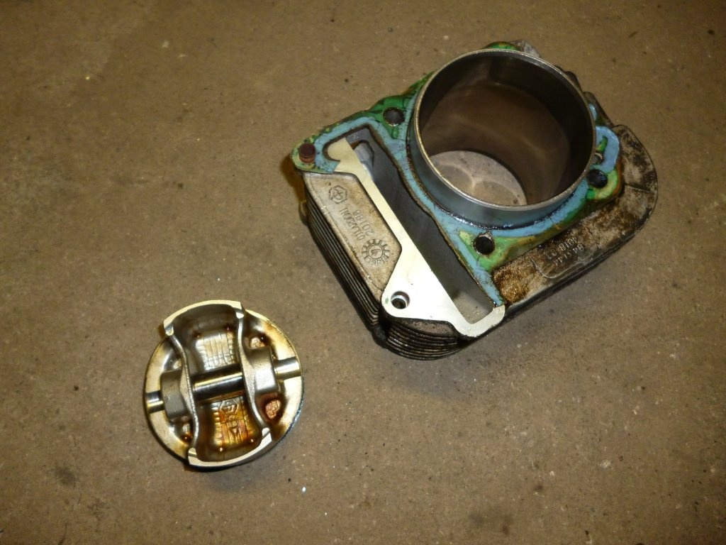 Piaggio Liberty 200. Válec + píst. rok 2006 - 4