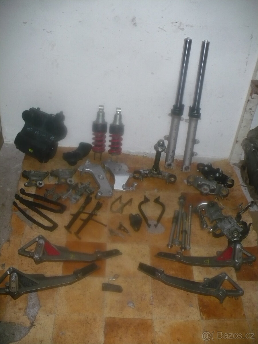 Honda CB 600 f HORNET R. 00-03 díly - 4