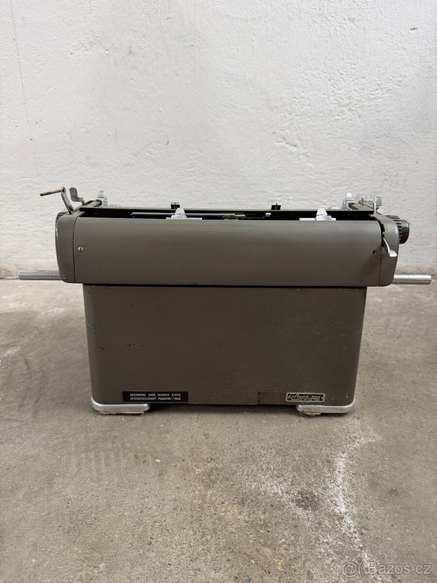 Psací stroj Adler Universal - 4