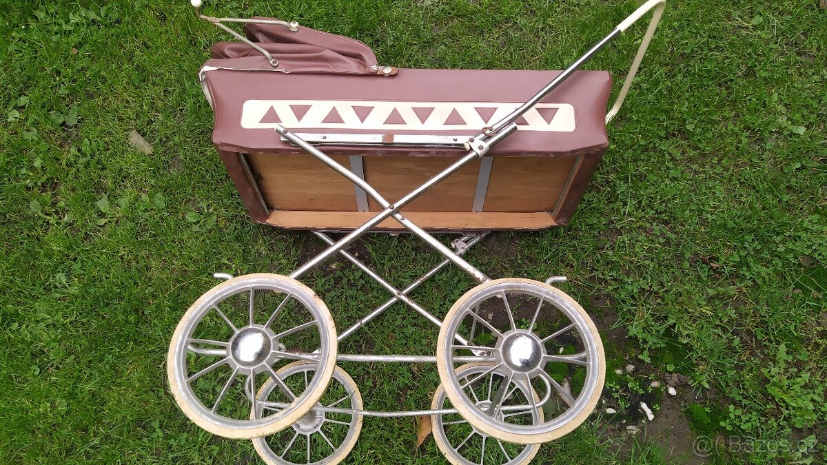 Starý retro kočárek pro panenky - 4