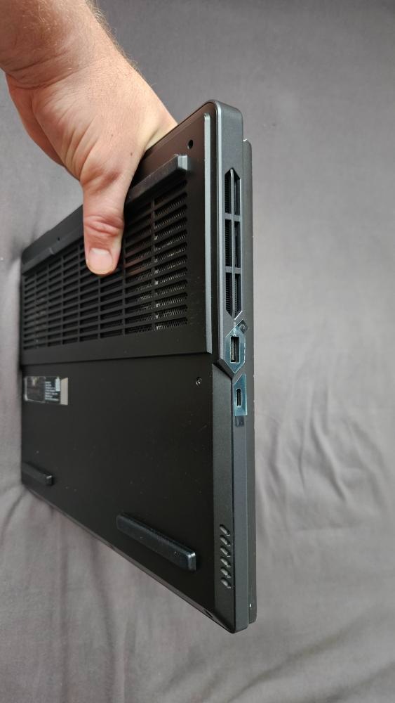 Herní notebook Lenovo Legion Pro 5 16IRX8 – Onyx Grey (kovov - 4