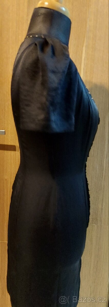 Elegantní lesklé společenské šaty. - 4