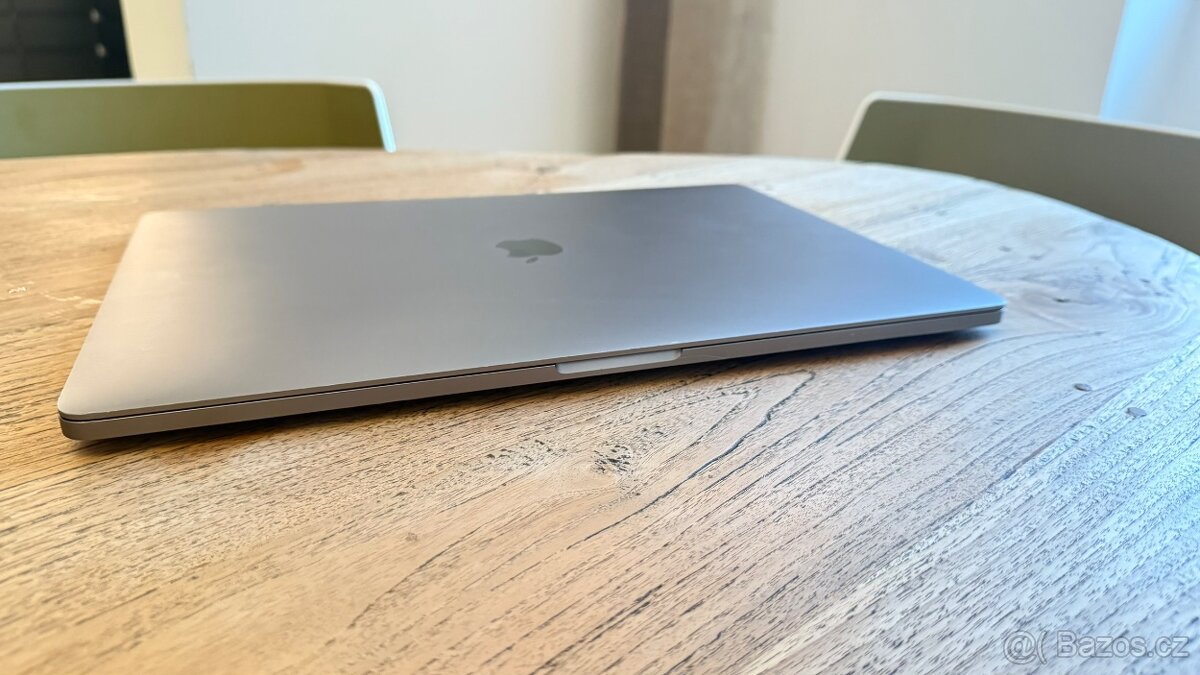 MacBook Pro 16” (2019) - 4