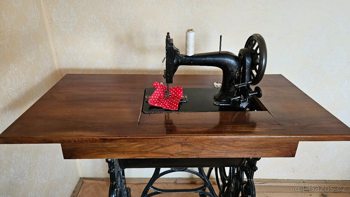 Starý šicí stroj Dietrich - 4