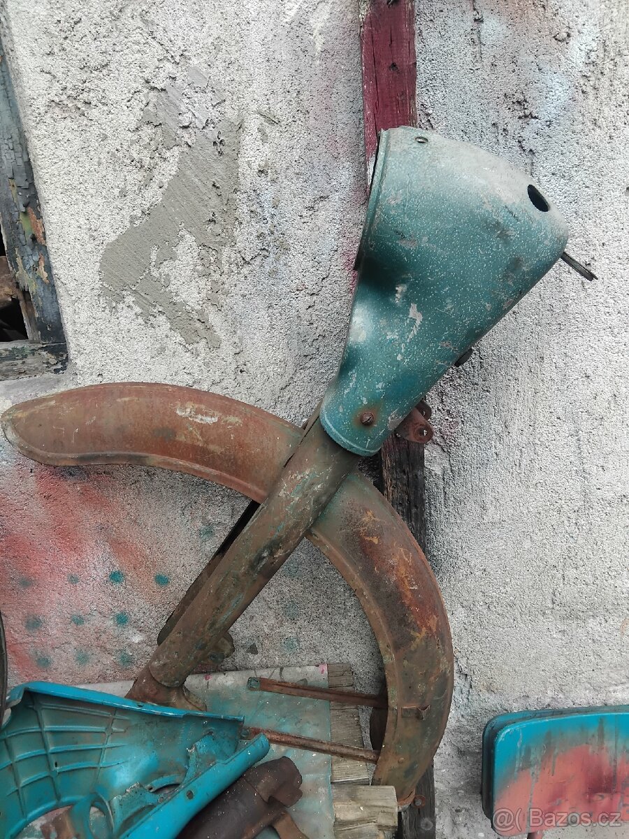 Prodám díly Jaweta 551 - 4