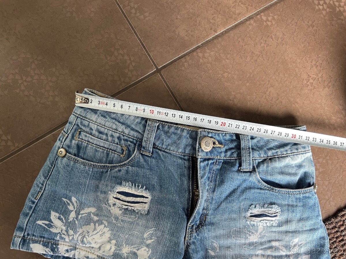 Dívčí riflové kraťasy,zn. Guess, v.10, dovoz z USA - 4