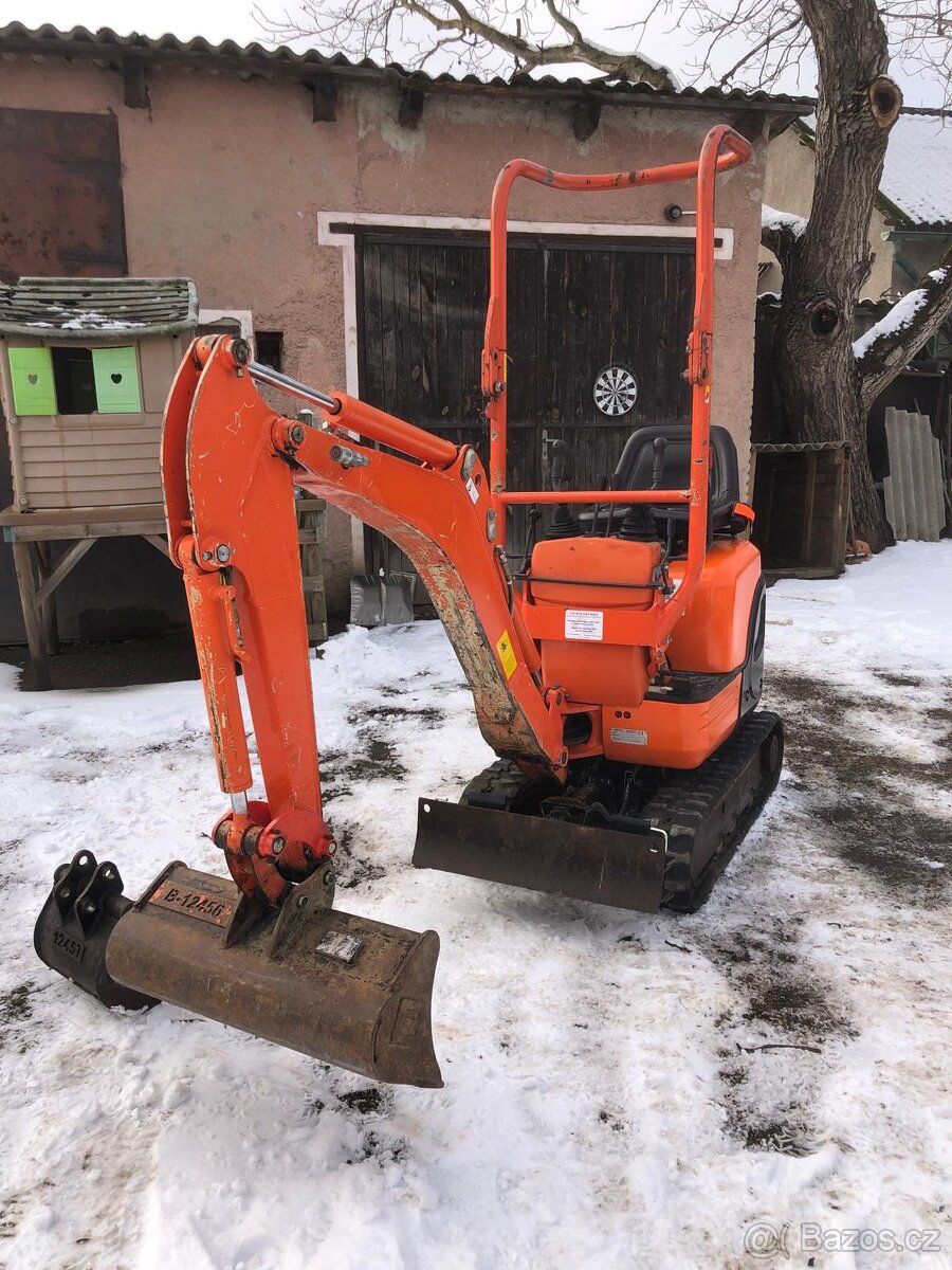 Minibagr Kubota U10 s nulovým přesahem zádě - 4