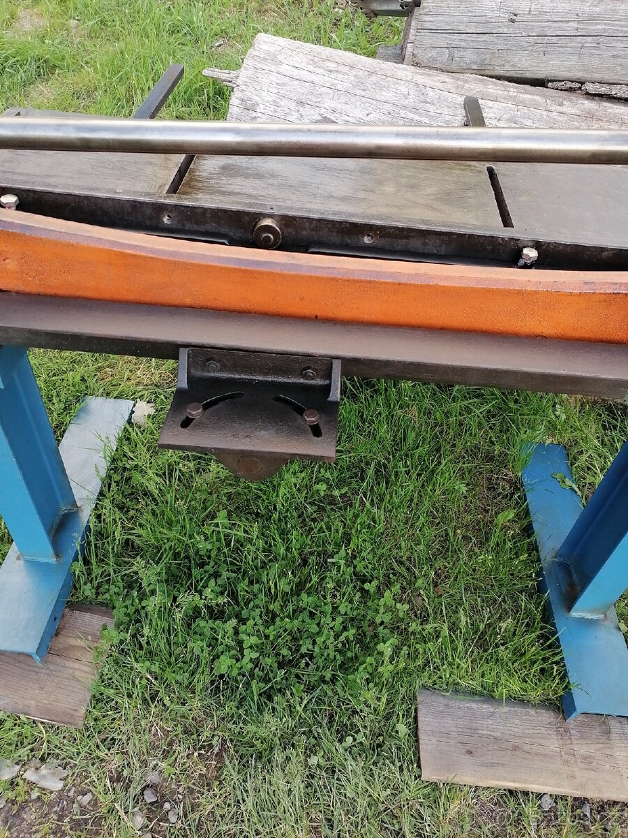 Tabulkové nůžky na plech Jesan NTP 1000 / 2,5 J - 4