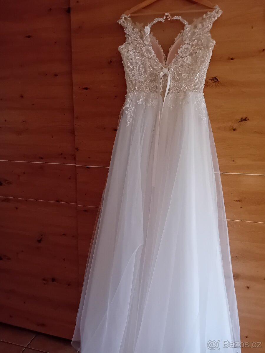 Bílé svatebni šaty - 4