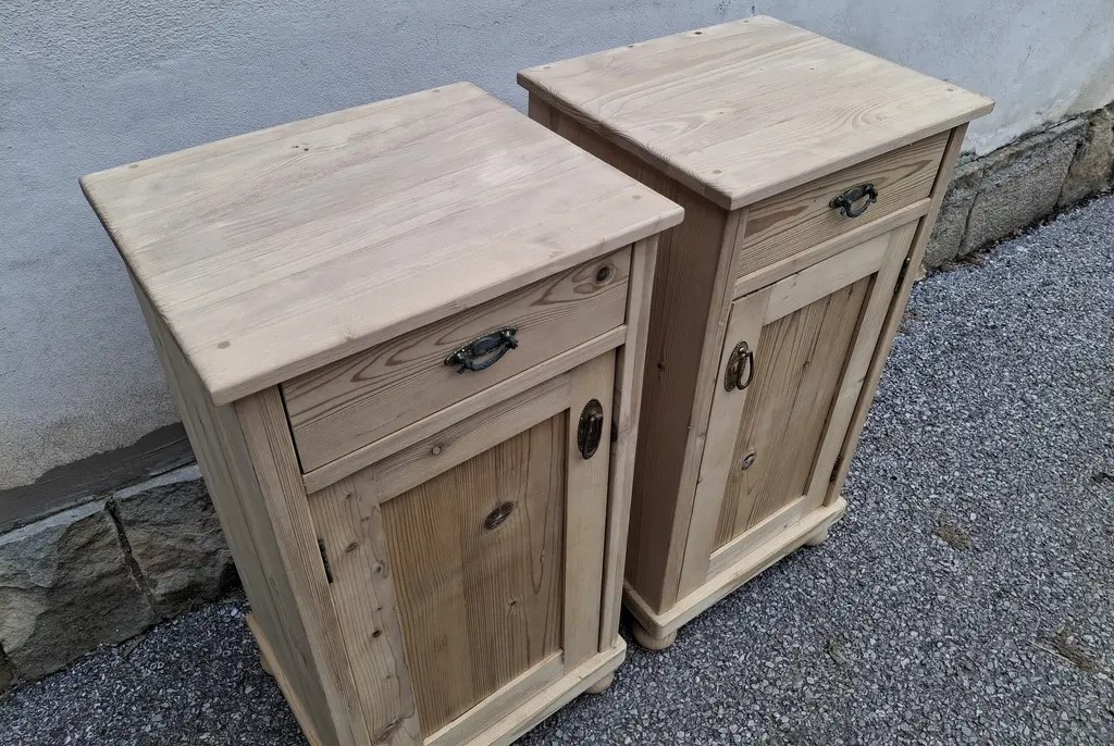 STAROŽITNÝ NOČNÍ STOLEK V PÁRU - 4