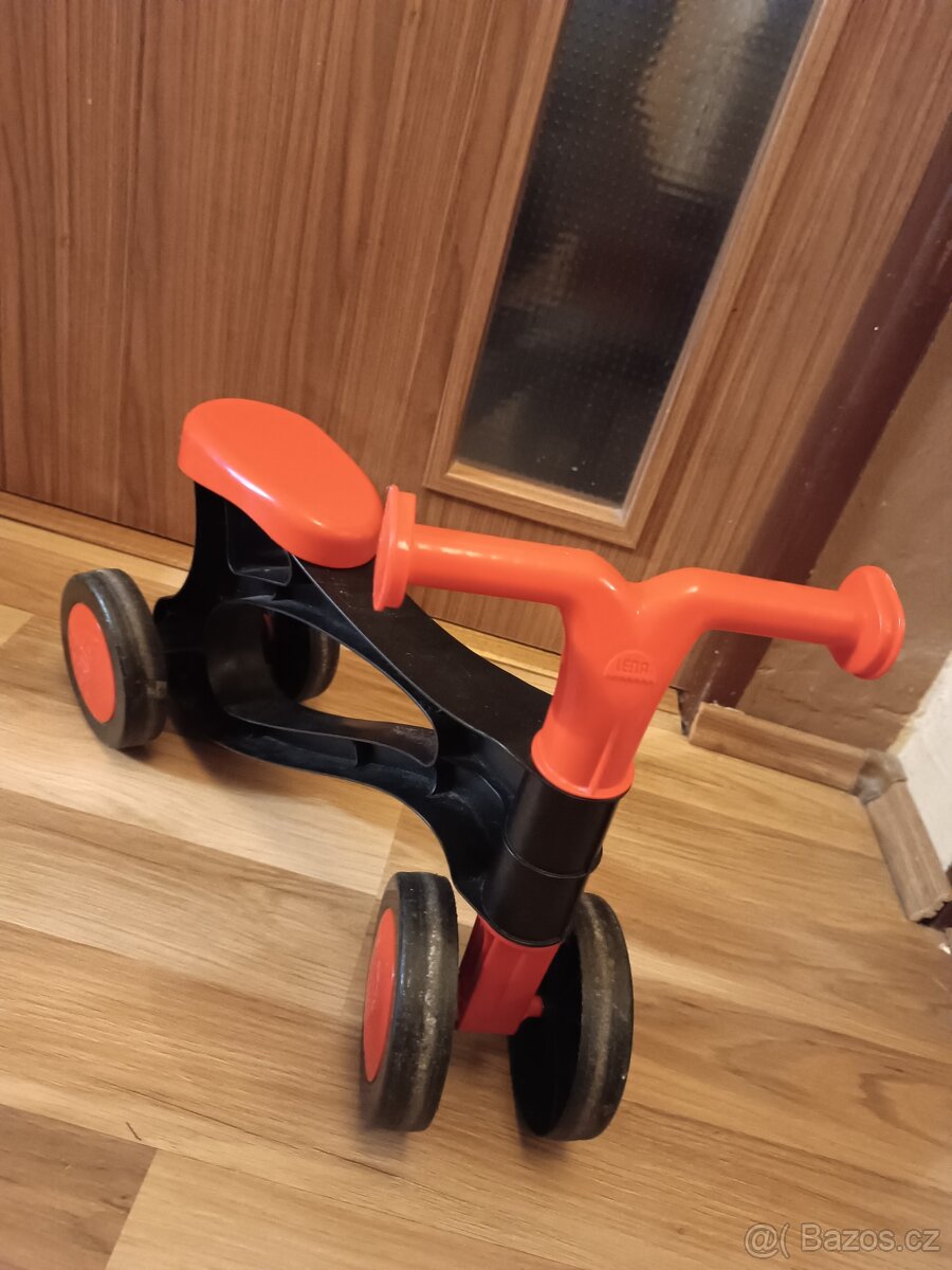 Houpačka krokodíl, červené odrážedlo - 4