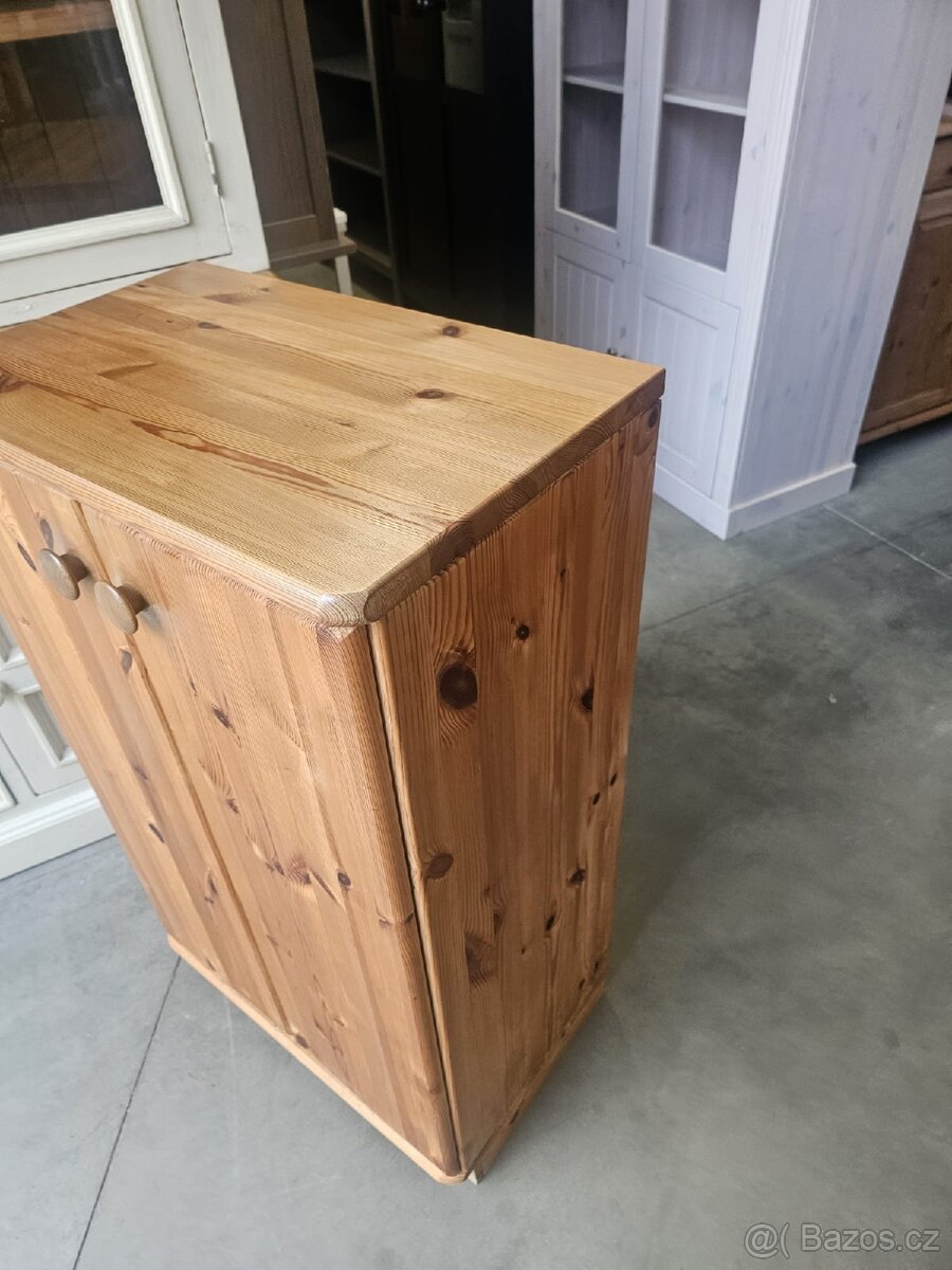 MASIVNÍ SKŘÍŇKA -- KOMODA - 4