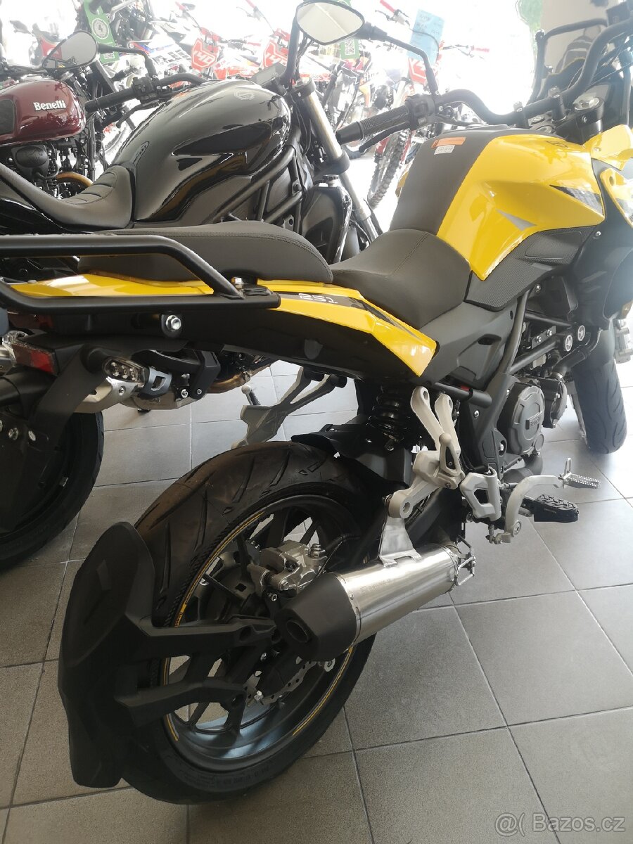 Benelli TRK 251 nová - 4