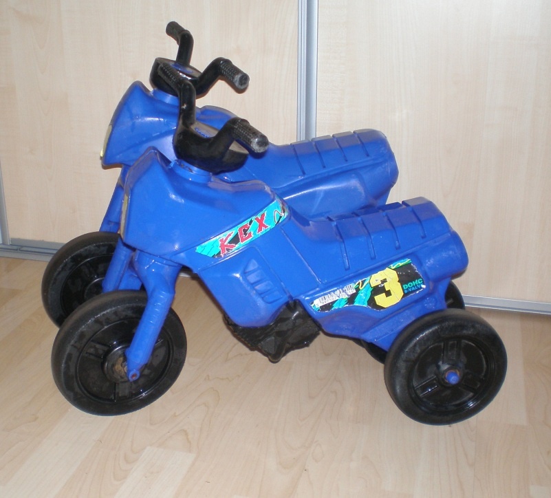 odrážedlo veliká motorka, 2 ks modré motorky, žlutá traktor - 4