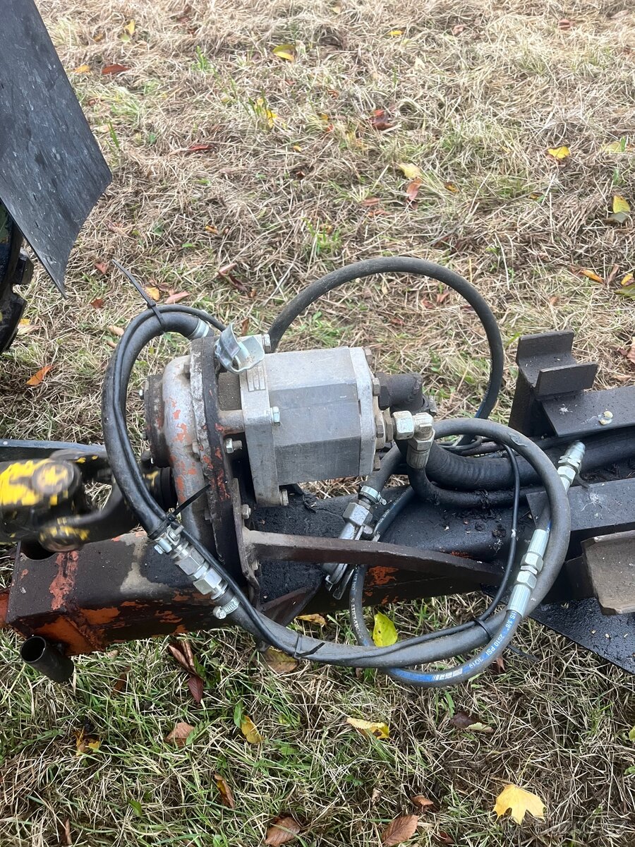 Unhz 500 , nakladač , Vyvážečka - 4