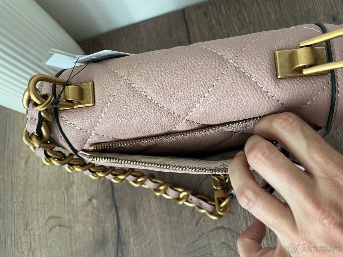 Starorůžová crossbody kabelka Guess - 4