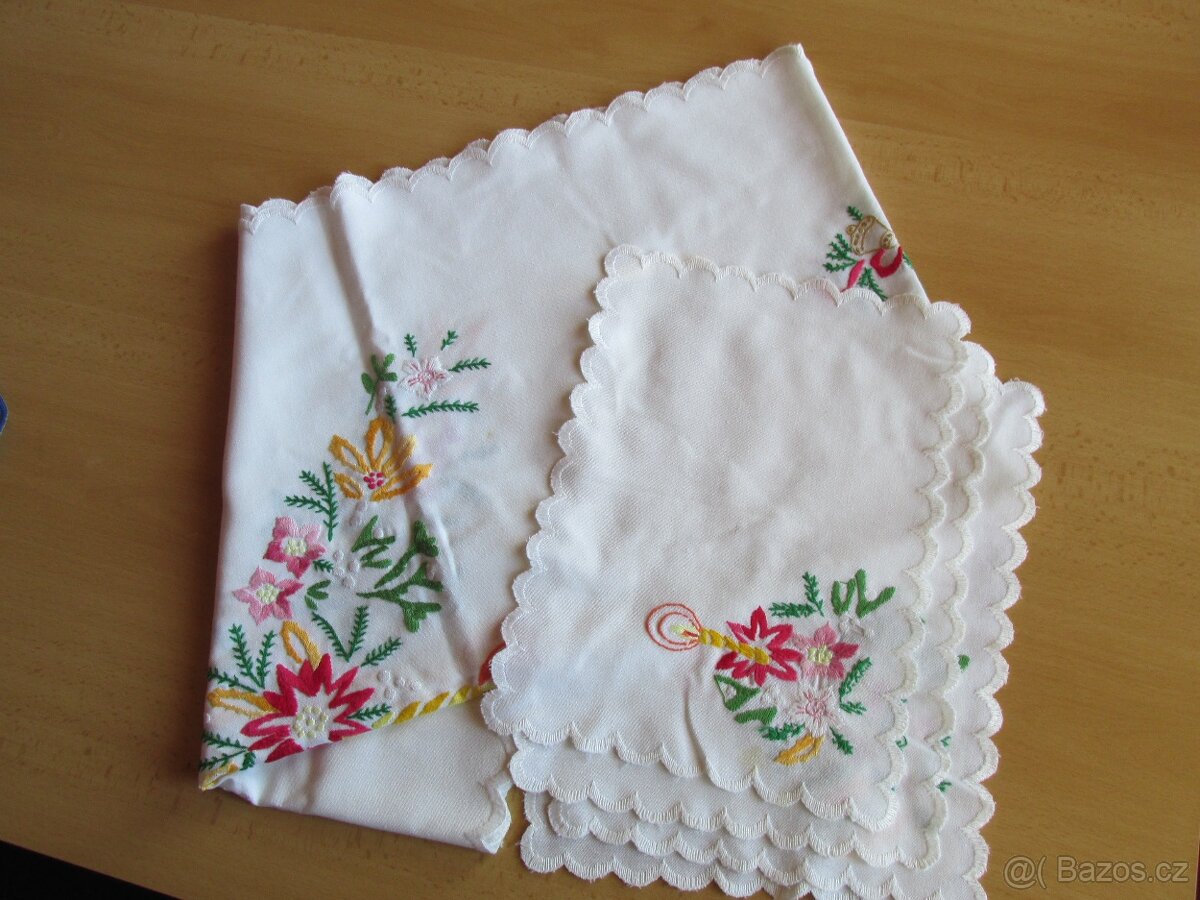 HISTORICKÉ VÁNOČNÍ UBRUSY a PROSTÍRÁNÍ - 4