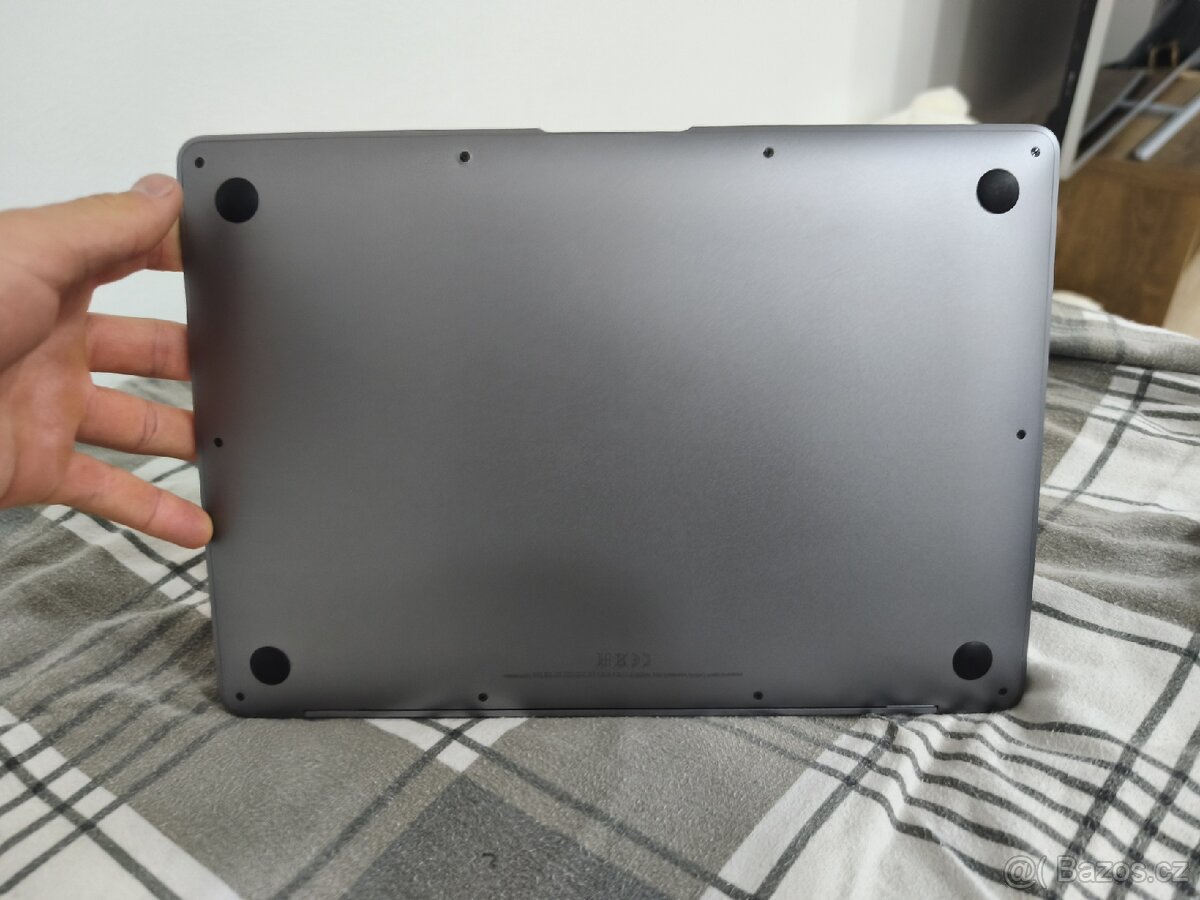 Prodam Apple Macbook Air 13" 2020 - 4