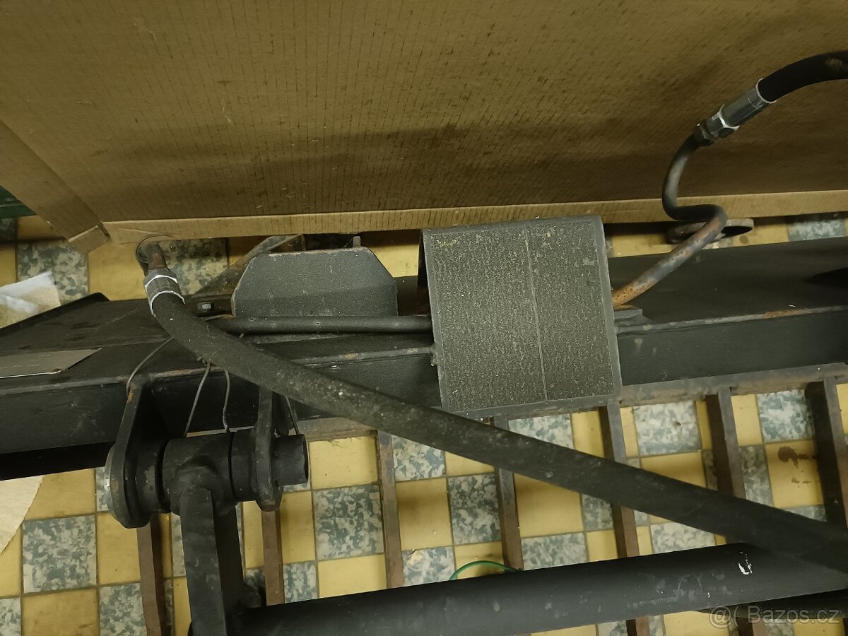 Vidle s přidržovačem UNC, LOCUST 750 - 853 - 4