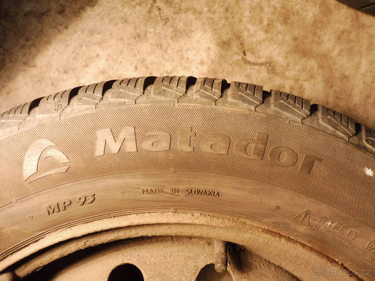 Prodám 2 orig.16" plech. kola + zimní pneu. PEUGEOT 407 - 4