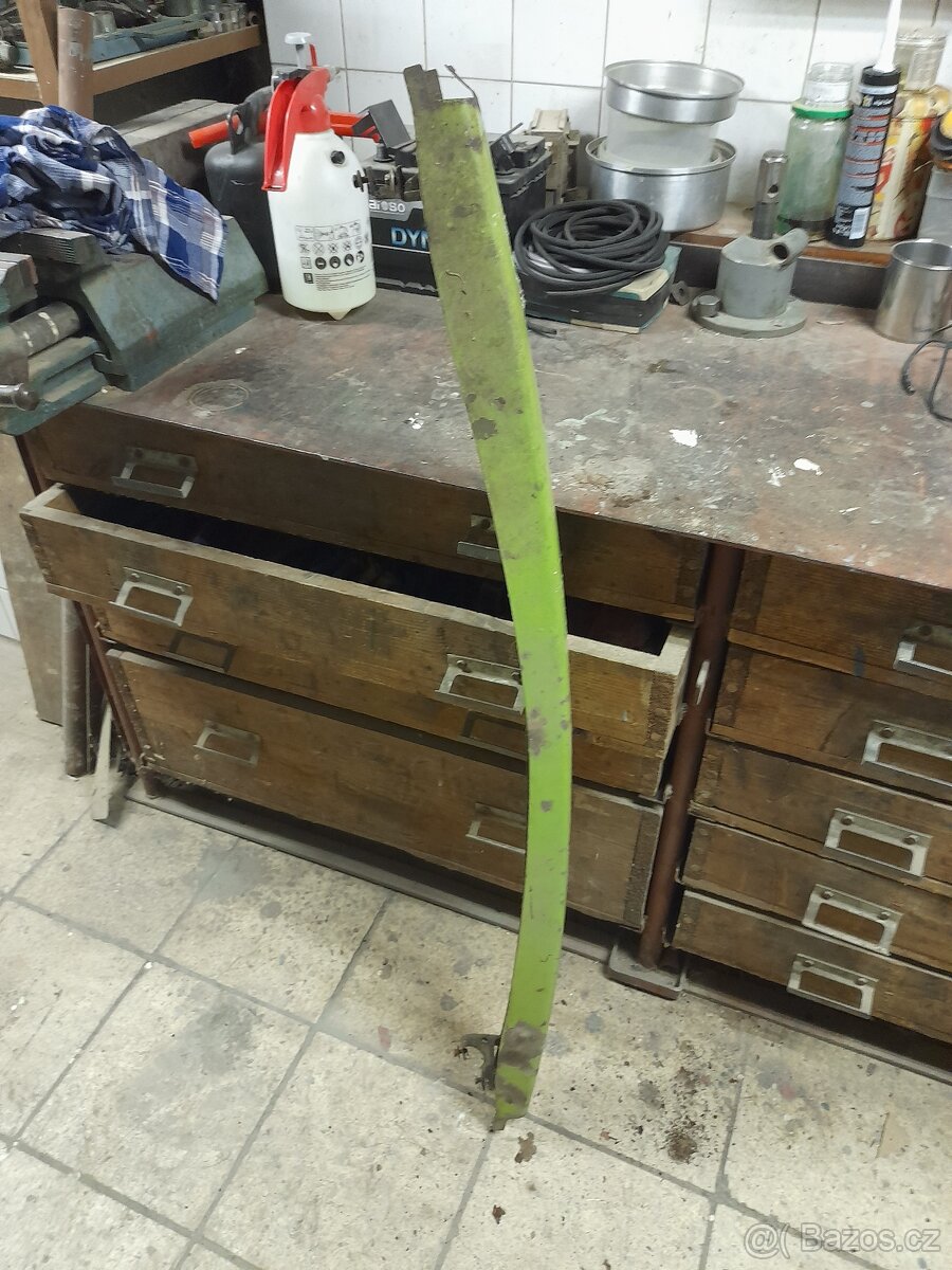 TRABANT 601 ZADNÍ NÁRAZNÍK HRANATÝ. - 4